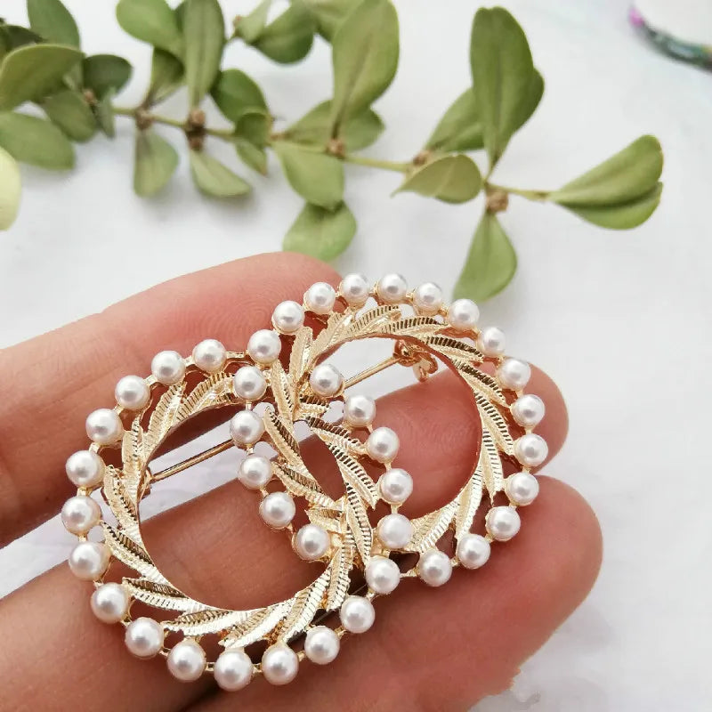 New Fashion Enamel Pin Gold Color Pearl Brooches for Women Scarf Buckle Lapel Pin and Brooch Jewelry Luxury Clothing Accessories