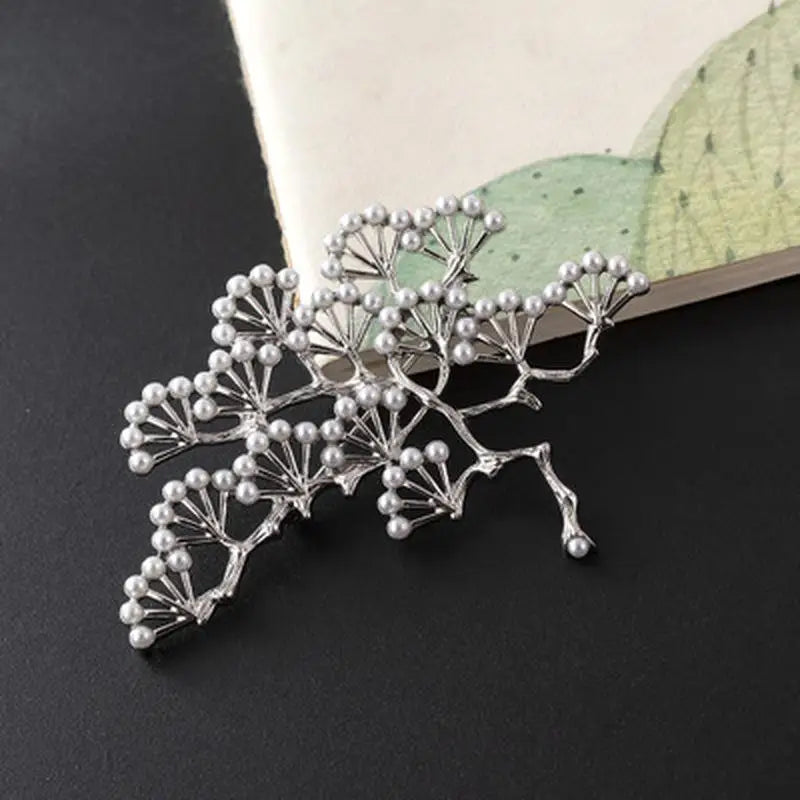 Women Fashion Pearl  Brooch Pin Jewelry Brooches Elegant Scarf Accessories Pin Brooch Creative Gifts Clothes Decoration Supply